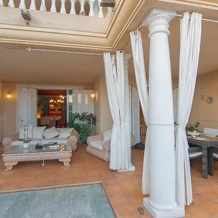 Apartmán Bayside Concha House - Beachfront Oasis With Heated Pool Playa Honda (Lanzarote)