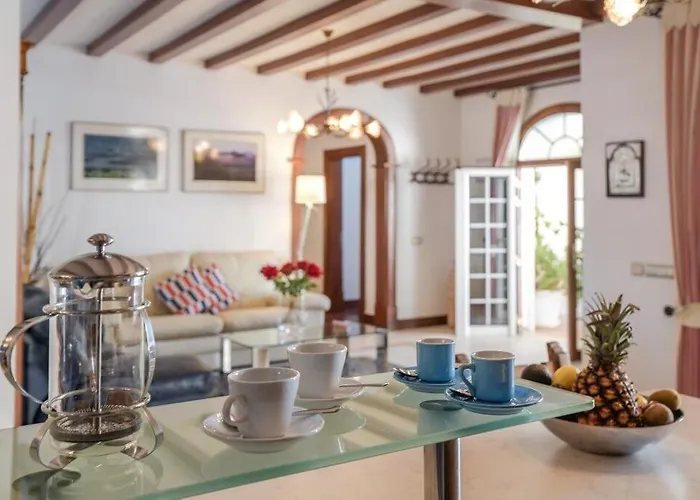 Bayside Concha House - Beachfront Oasis With Heated Pool Apartmán *