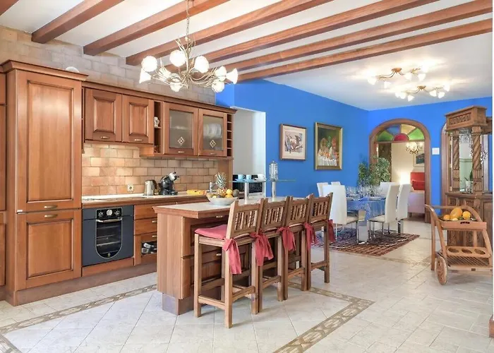 Bayside Concha House - Beachfront Oasis With Heated Pool Apartmán Playa Honda (Lanzarote)