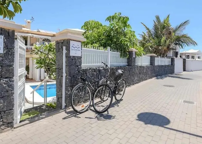 Bayside Concha House - Beachfront Oasis With Heated Pool Playa Honda (Lanzarote)
