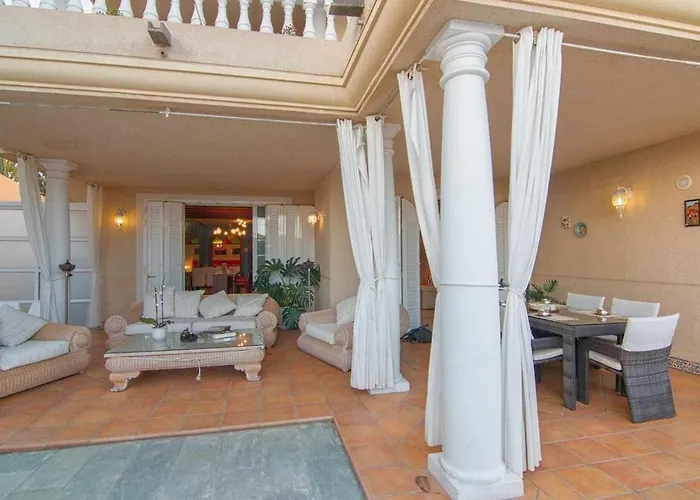 Apartmán Bayside Concha House - Beachfront Oasis With Heated Pool Playa Honda (Lanzarote)