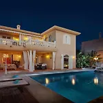 Bayside Concha House - Beachfront Oasis With Heated Pool Apartamento