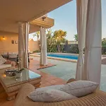 Apartment Bayside Concha House - Beachfront Oasis With Heated Pool *