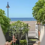 Bayside Concha House - Beachfront Oasis With Heated Pool Apartment Playa Honda (Lanzarote)
