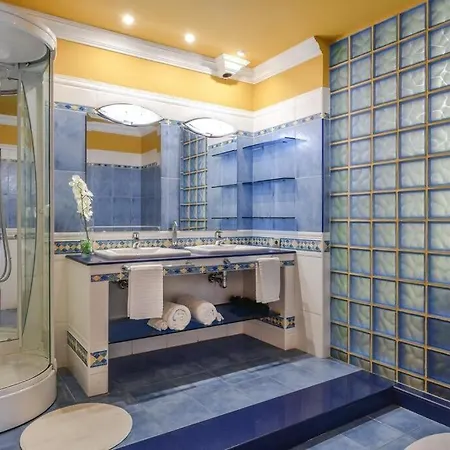 Apartment Bayside Concha House - Beachfront Oasis With Heated Pool Playa Honda (Lanzarote)