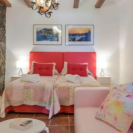 Apartman La Concha Beachfront Heated Pool