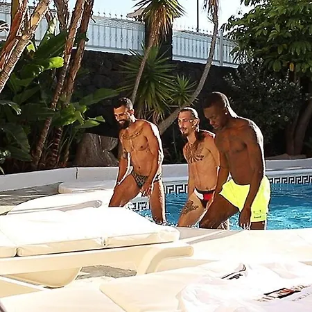 Apartment Bayside Concha House - Beachfront Oasis With Heated Pool *