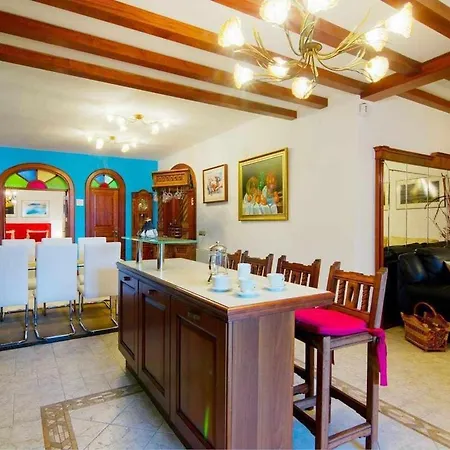 Apartment Bayside Concha House - Beachfront Oasis With Heated Pool