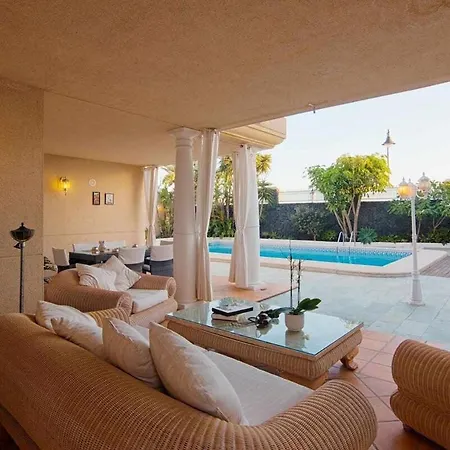 Apartman La Concha Beachfront Heated Pool *