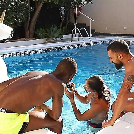 La Concha Beachfront Heated Pool Apartmán *