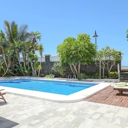 La Concha Beachfront Heated Pool Apartmán