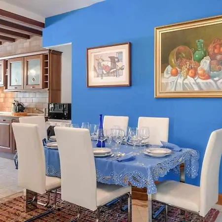 Apartmán La Concha Beachfront Heated Pool